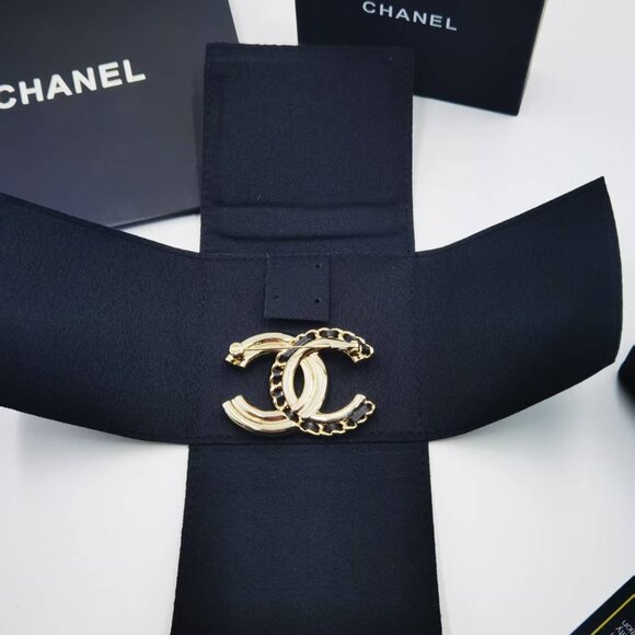 ✨✨CHANEL BROOCH - Picture 3 of 5